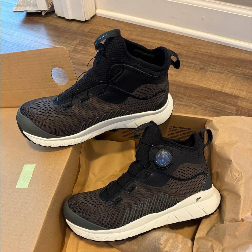 RED WING Aluminum safety toe boot sneaker 9